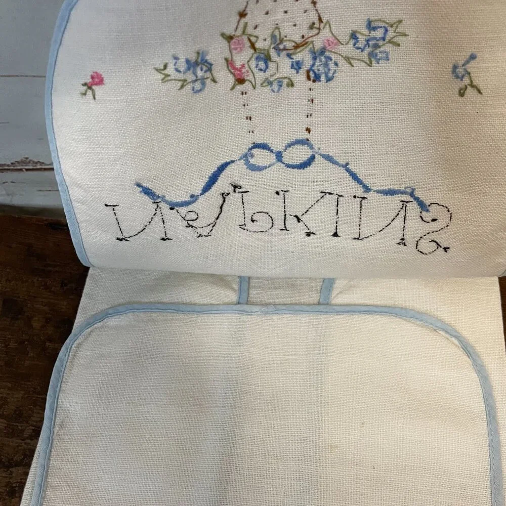 Vintage Embroidered Napkin Holder